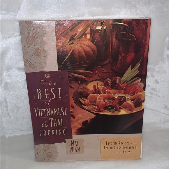 Brown Kitchen Cookbooks Collection - Picture 1 of 7